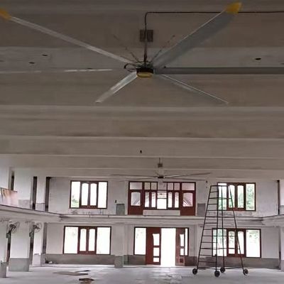 Ein guter Preis. 6.1m 20FT CONTROLLER PMSM Bürstenloser Motor Großindustrieller Deckenventilator HVLS zum Kühlen Online
